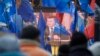 Прихильники президента України дивляться прес-конференцію Віктора Януковича, Київ, 19 грудня 2013 року