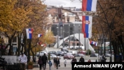Zastava Srbije na ulicama Severne Mitrovice, Kosovo (9. novembar 2021.)