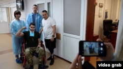 Владислав заедно със съпругата и брат си