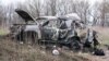 Автомобіль Спеціальної моніторингової місії ОБСЄ після вибуху біля села Пришиб Луганської області, 23 квітня 2017 року