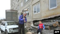 Жители Цхинвали добывают дрова