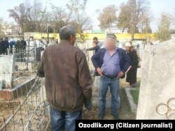 Андижанские учителя наводят порядок на кладбище, где похоронен дед губернатора Санкт-Петербурга Георгия Полтавченко.