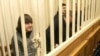 Подозреваемые в убийстве Политковской в зале суда. Фотография датирована 19 ноября, фото- и видеосъемка сейчас запрещены