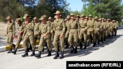 Türkmen esgerleri (Arhiw suraty)