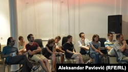 Publika na debati u Rexu