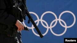 За подготовкой к Олимпийским играм в Сочи внимательно следили и в Южной Осетии, ведь республика полностью зависит от России, из которой поступает фактически весь необходимый объем товаров промышленного производства и продуктов питания