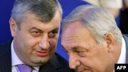 Эдуард Кокойты назвал речь президента Грузии «избитой риторикой Холодной войны», а Сергей Багапш назвал Михаила Саакашвили продолжателем политики Гамсахурдия
