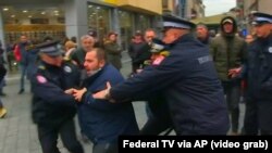 Hapšenje člana grupe "Pravda za Davida", Banjaluka, 25. decembar