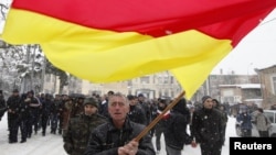 По словам Владислава Козаева, перемен к лучшему люди после ухода с поста Кокойты так и не увидели. Людей просто обманули в очередной раз