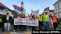 Ръководеното от студентите шествие тръгна от Белград на 30 януари с участници, които носеха знамена и транспаранти.