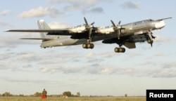 Ruski bombarder TU-95 fotografiran 2008. Nekoliko aviona je uništeno u napadima dronovima 1. juna 2025.