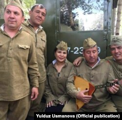 Певица Юлдуз Усманова в форме советского солдата.