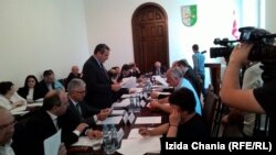 Сегодня кабмин трудился по-стахановски: за полтора часа министры назначали и переназначали своих заместителей и начальников управлений и фондов