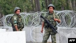 Российский контрольно-пропускной пункт в грузинском селе Каралети у границы "зоны безопасности"