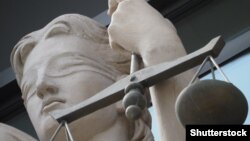 Javnosti još nisu predočeni svi detalji odluke koju je veće Višeg suda u Vranju donelo 14. avgusta. U odgovoru koji je Radiju Slobodna Evropa dostavljen iz Suda, navodi se da je veće utvrdilo da film "Neverni" (I pabesi) krši član 28 Zakona o kinematografiji.