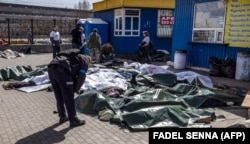 Tijela ubijenih nakon ruskog raketnog napada na željezničku stanicu u Kramatorsku, Ukrajina, 8. aprila 2022.