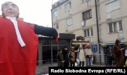 Maskota u obliku Carmela Agiusa, Livno
