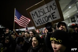 په امریکا کې د ټرمپ د مهاجرتونو د بندیز د فرمان خلاف مظاهره