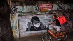 U slamovima Rio de Janeira, narko-bande pokušavaju supstituirati državu provodeći mjere fizičke distance koje je brazilski predsjednik Jair Bolsonaro odbio usvojiti (Brazil, april 2020)