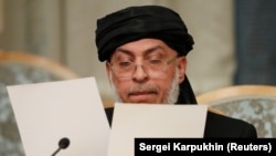 په قطر کې له امریکايي چارواکو سره د طالبانو د مرکچي پلاوي مشر شېر محمد عباس ستانکزی