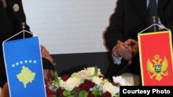 Crna Gora je 2008. priznala Kosovo kao državu, što je naišlo na žestoko negodovanje prosrpske opozicije