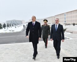 აზერბაიჯანის პრეზიდენტი, ილჰამ ალიევი და მაშინ რეგიონის მმართველი ვასიფ თალიბოვი (მარჯვნივ) ნახიჩევანში, 2017 წლის იანვარი.