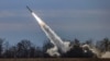 უკრაინის ჯარები HIMARS-ის სისტემის რაკეტას ისვრიან ხერსონის ოლქის ჩრდილოეთ ნაწილში. 5 ნოემბერი, 2022.