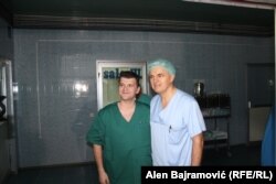 Doktor Dražen Erić (lijevo) na fotografiji sa kolegom Milomirom Ninkovićem