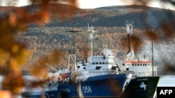 Судно Arctic Sunrise под арестом в порту Мурманска