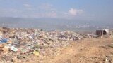 Македонија - Депонијата во Струга, која се наоѓа на само стотина метри од влезот на градот, често шири чад и неподнослива миризба