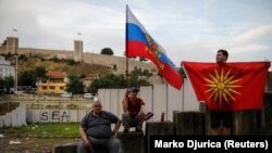 Sa zastavama Makedonije i Rusije, 13. jun 2018.