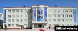 Мактаби деҳаи Корез, ки бо пули ширкати ТВЕА сохтаанд.