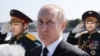 Александр Петров, Владимир Путин и Руслан Боширов и (слева направо) коллаж