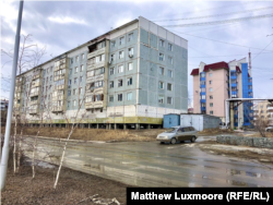 Zgrade u Jakutiji izgrađene su na stupovima ukopanim duboko u permafrost.