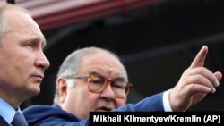 ვლადიმირ პუტინი და რუსი მილიარდერი, ალიშერ უსმანოვი. 2017 წელი. 