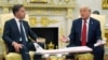 Predsjednik Donald Trump tokom sastanka s generalnim sekretarom NATO-a Markom Rutteom u Ovalnom uredu Bijele kuće, u ponedjeljak, 14. jula 2025. godine, u Vašingtonu.