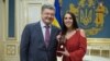 Президент Петро Порошенко присвоїв співачці Джамалі титул «Народної артистки України» за перемогу на «Євробаченні-2016», травень 2016 року