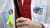 Росіянин у вишиванці та з українською символікою під час опозиційного мітингу в Москві, 21 вересня 2014 року