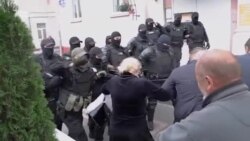 Протести в Білорусі: автомати, гранати і сльозогінний газ – силовики арештовують людей (відео)