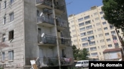 Бытовой мусор давно уже стал неотъемлемой частью городского пейзажа