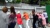 Жителі Алупки руйнують паркани на пляжах містечка, червень 2009р