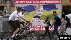 Прихильники Тимошенко в таборі протесту в Києві вимагають звільнити її й інших опозиціонерів
