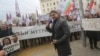 Лидерът на партия МЕЧ Радостин Василев пред протестиращите симпатизанти на партията му в сряда