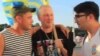Скриншот кадра из видеоопроса проекта "В потоке" на тему "Что бы вы сделали, если бы узнали, что ваш друг – гетеросексуал?"