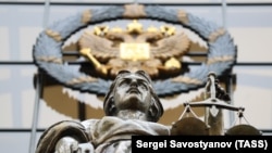 Թեմիս աստվածուհու արձանը Ռուսաստանի Գերագույն դատարանի շենքի դիմաց, արխիվ