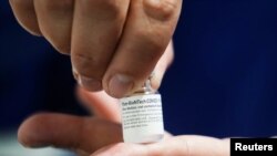 Pfizer/BioNTech պատվաստանյութով սրվակը, արխիվ