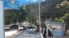 Руководство югоосетинского университета не слишком приветствует, когда студенты пытаются совмещать учебу с работой, так как совместители часто пропускают занятия, в результате чего качество получаемого ими образования вызывает серьезные сомнения
