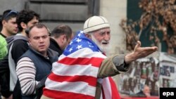 В правящей команде раскритиковали неправительственный сектор за «борьбу с правительствами Грузии и США»
