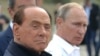 Президент Росії Володимир Путін (праворуч) та екс-прем’єр Італії Сільвіо Берлусконі у Криму. 12 вересня 2015 року