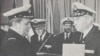 Admiral Vladimir Barović (lijevo) prima od viceadmirala Vjekoslava Čulića (desno) plaketu JNA 2.9.1989. godine na svečanosti u Vojnoj luci Lora